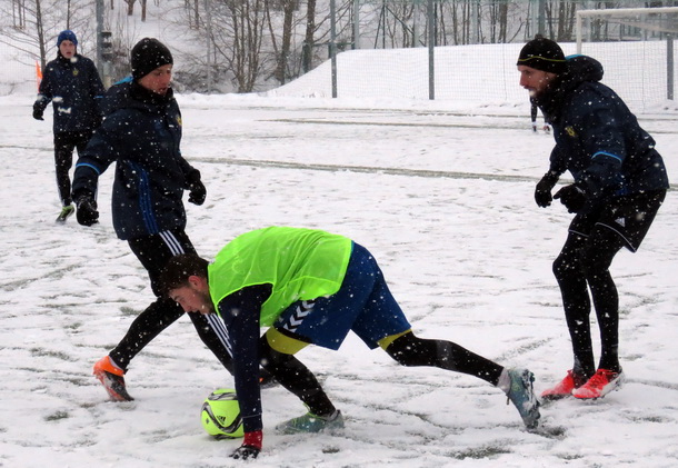 Fotbalist FC Vysoina si vyzkoueli zpas na snhu