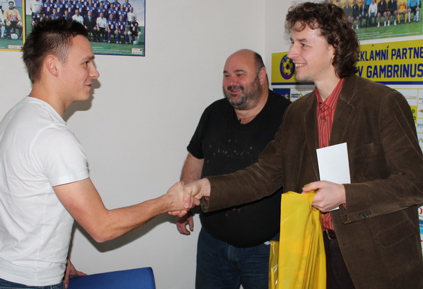Fotbalisté FC Vysočina přispěli na činnost jihlavské Charity